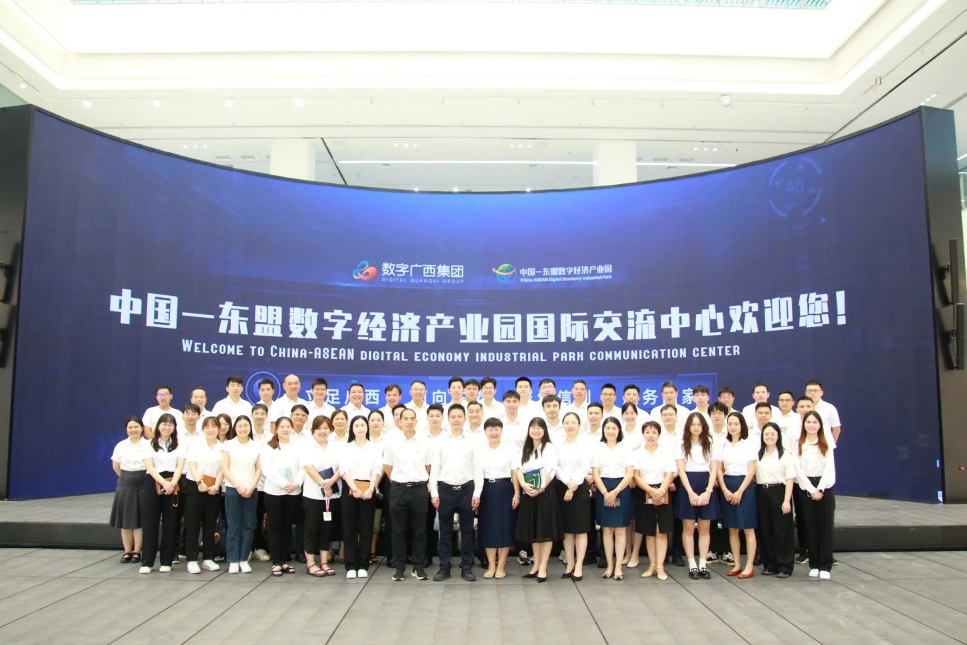 һ������ �ഺ��Ϊ���ھ������������������������ڷ���ʵ��������